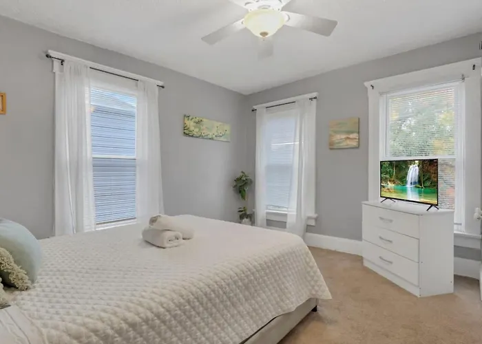 Housepitality - Harrison Mansion - Great Location Holiday home *