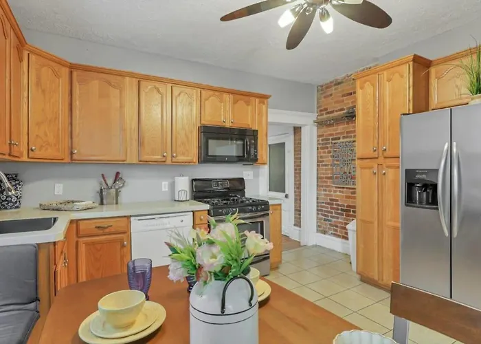 Housepitality - Harrison Mansion - Great Location Holiday home Columbus