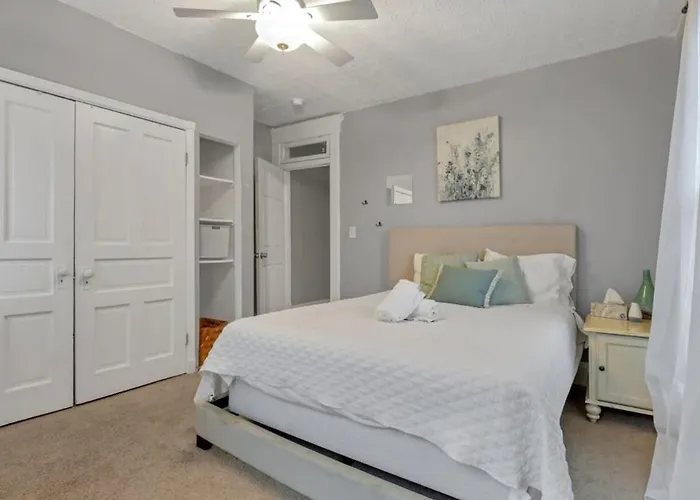 Housepitality - Harrison Mansion - Great Location Holiday home *