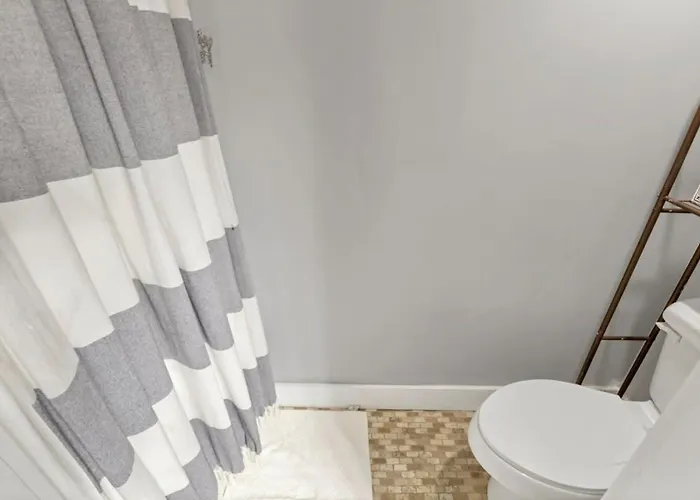 Housepitality - Harrison Mansion - Great Location Holiday home *