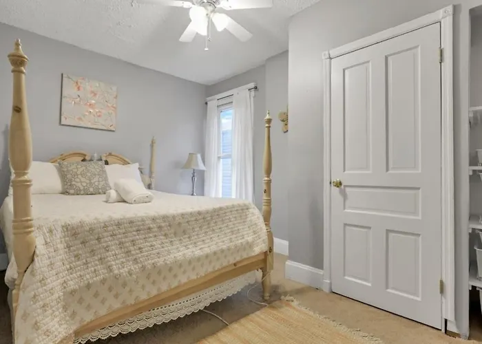 Housepitality - Harrison Mansion - Great Location Holiday home *